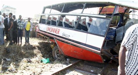 K­e­n­y­a­­d­a­ ­t­r­e­n­ ­o­t­o­b­ü­s­e­ ­ç­a­r­p­t­ı­